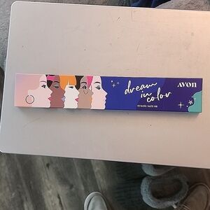 Avon Dream in Color eye palette. 16 shades.